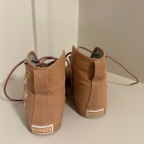 Embroidered Floral High-Top Sneakers - Picture 5 of 6